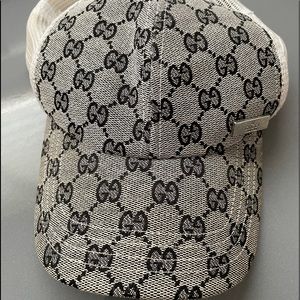 Gucci hat size L- Unisex